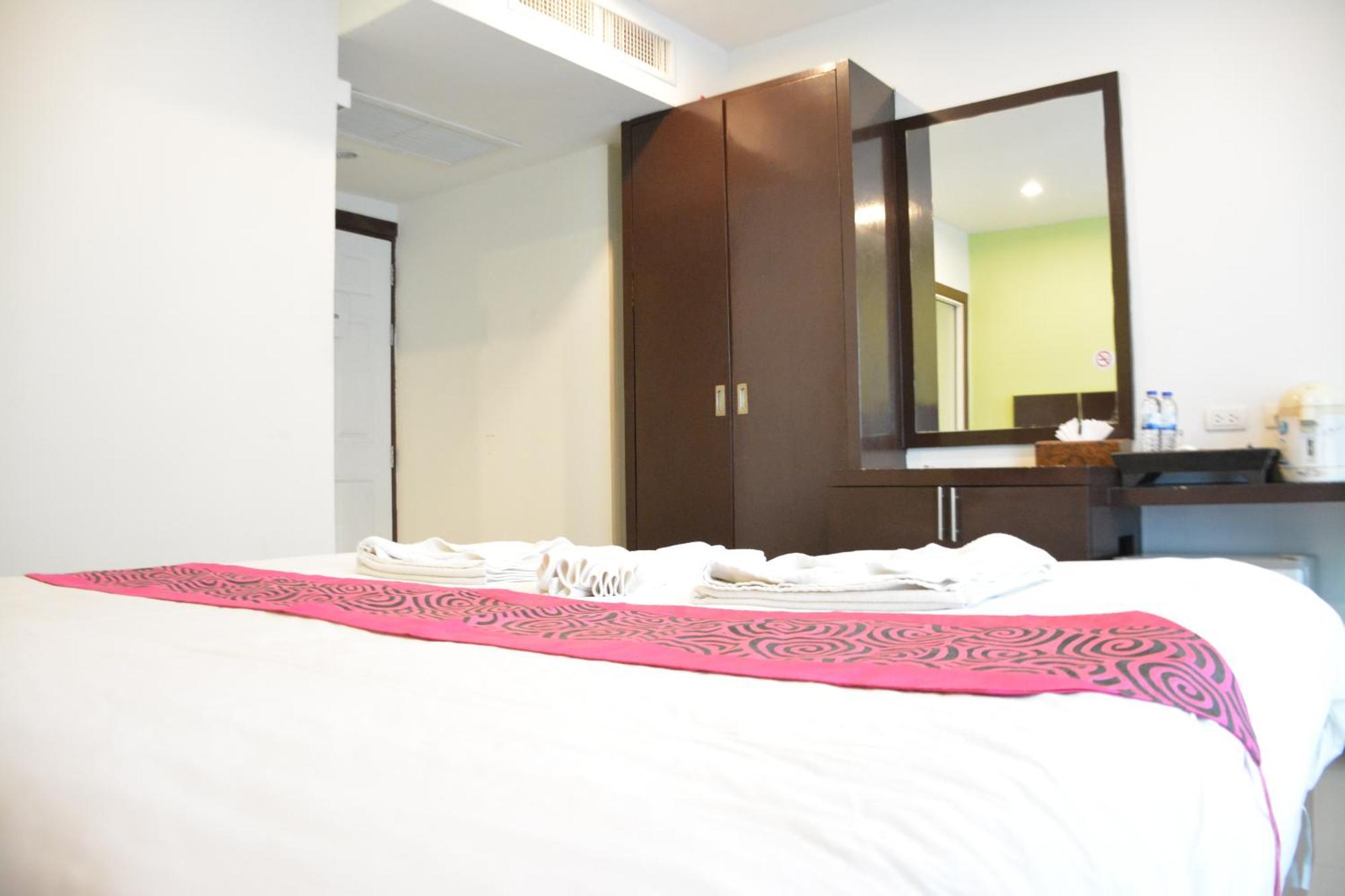 Zephyr Grand Hotel Patong Ngoại thất bức ảnh