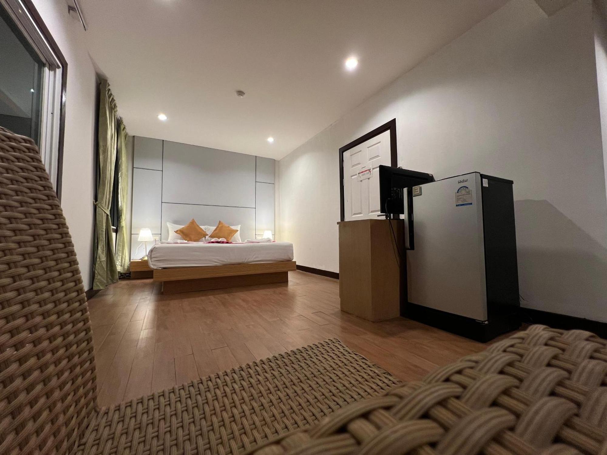 Zephyr Grand Hotel Patong Ngoại thất bức ảnh